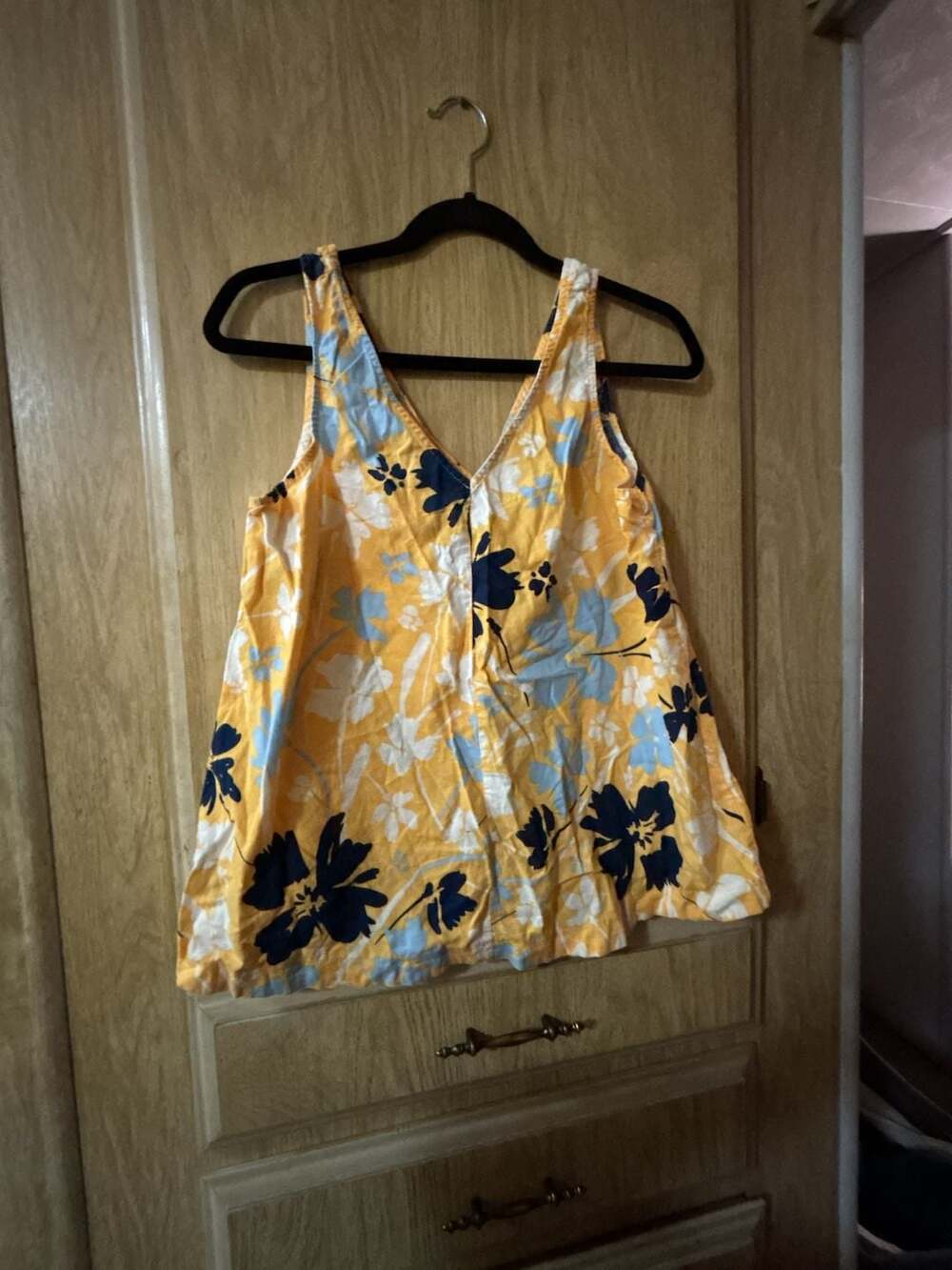Time and Tru Yellow Blue Floral Sleeveless V-Neck Tank Top Medium 8-10